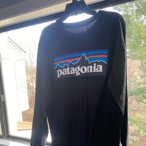 Patagonia long sleeve Logo